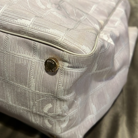 💯 Authentic 😍 CHANEL 😍 Nylon Travel Bag in Amazing Condition - Picture 3 of 13